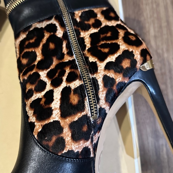 Michael Kors Boots with Real Fur Hairs - Picture 10 of 17